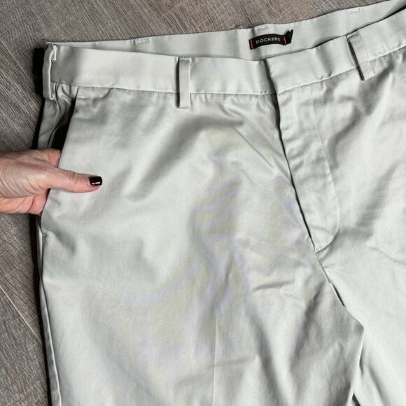 DOCKERS Khaki Flat Front Casual Pants Men’s - Picture 5 of 9